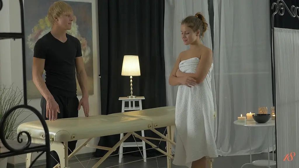 big-assed babe gets fucked by a masseur