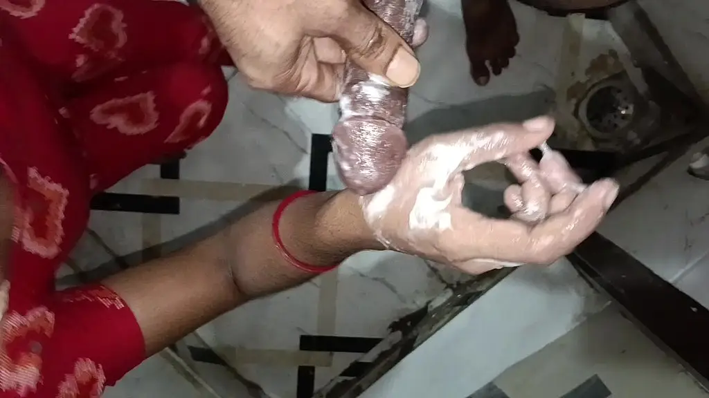 bhabhi ji devar ka lund hila hilake pani nikal diya