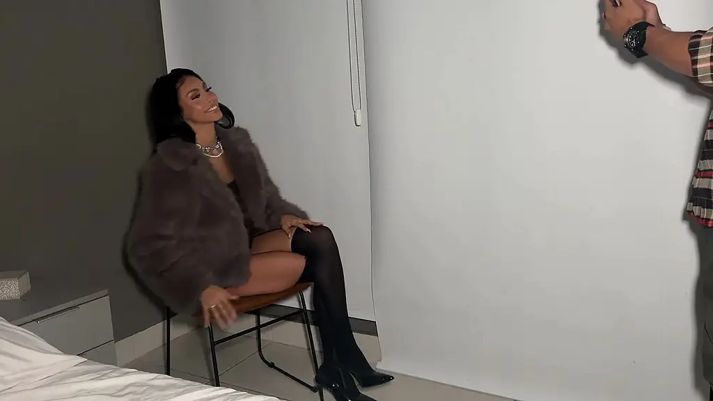 linda modelo brasileira sendo fodida por um grande pau branco