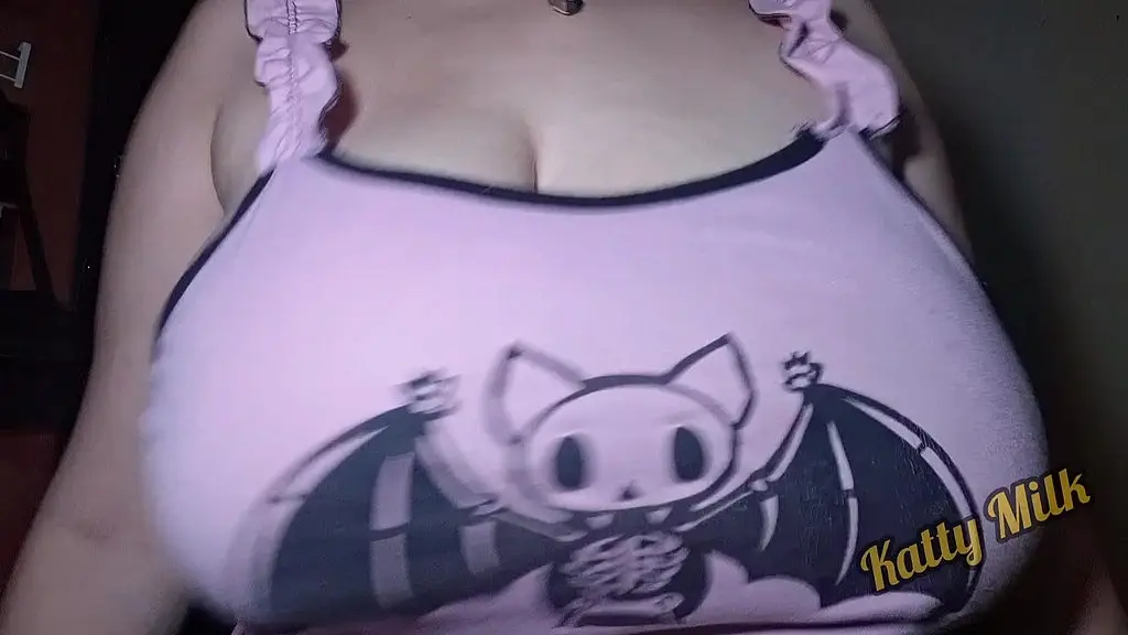 quieres jugar con mis enormes tetas naturales katty milk