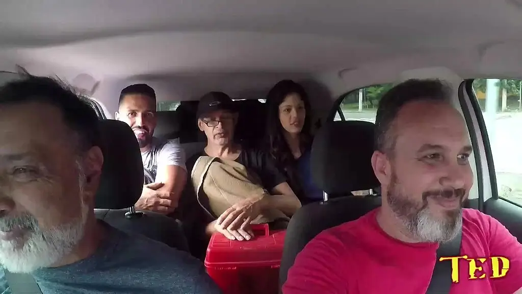 shayenne samara faz a farra antes da gravacao.