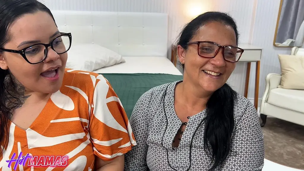 duas mulheres safadas fazendo dp numa suruba que rolou de tudo