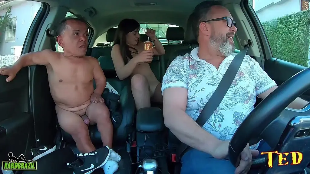 o zezinho teves entra na carona tem uma surpresa com uma atriz porno e mete a rola - pamela pantera