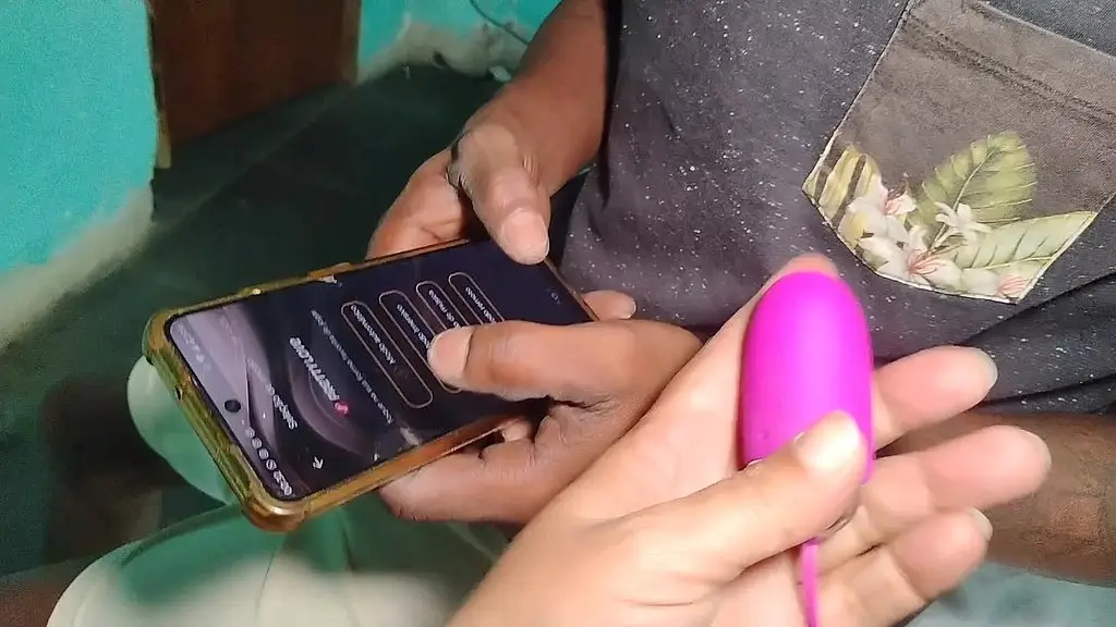 dando meu cuzinho tiver que gemer baixo pra visitar nao escutar