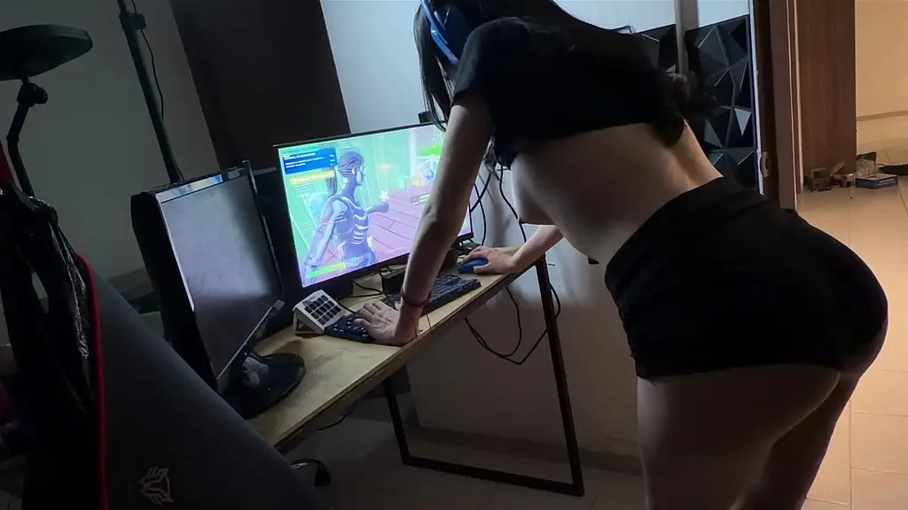 le dije que me ensenara a jugar fortnite y me termino fornicando