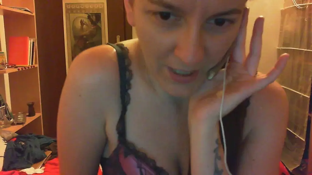 private size teasing: nicoletta’s unfiltered video call with her friend