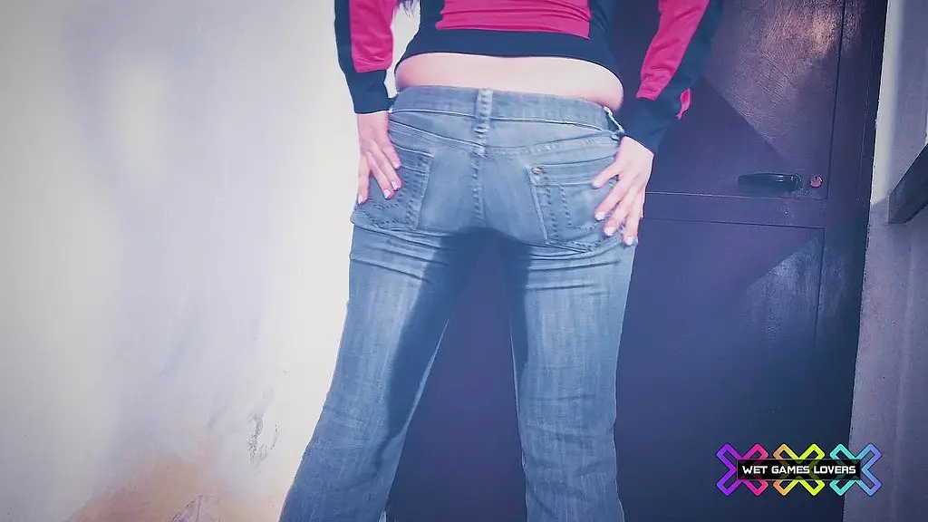 the locked toilet chronicles - ep. 01: jeans wetting