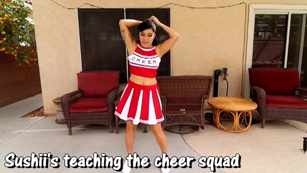 cheerleader coach sushii xhyvette wetting her panties
