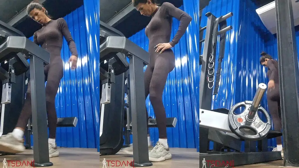 travesti do pau grande daniela santos treinando na academia.