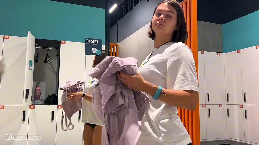 forbidden gym bathroom ritual - yellow piss & climax