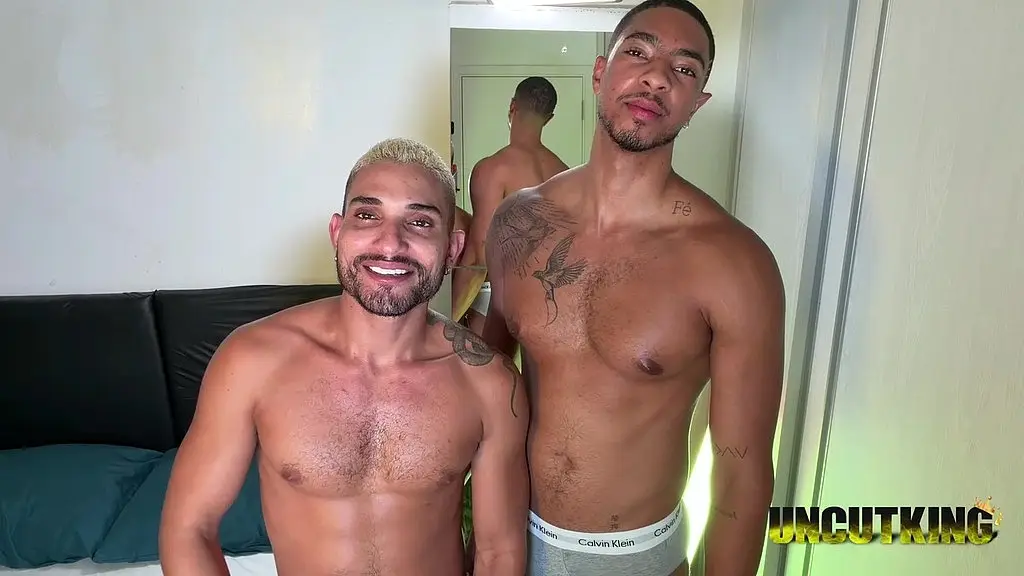 boy marrendo aguentou pica ate gozar - parte i