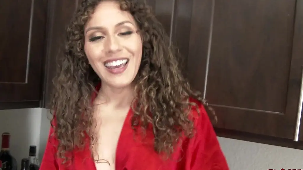 curly hair pornstar liv revamped gets her feet messy