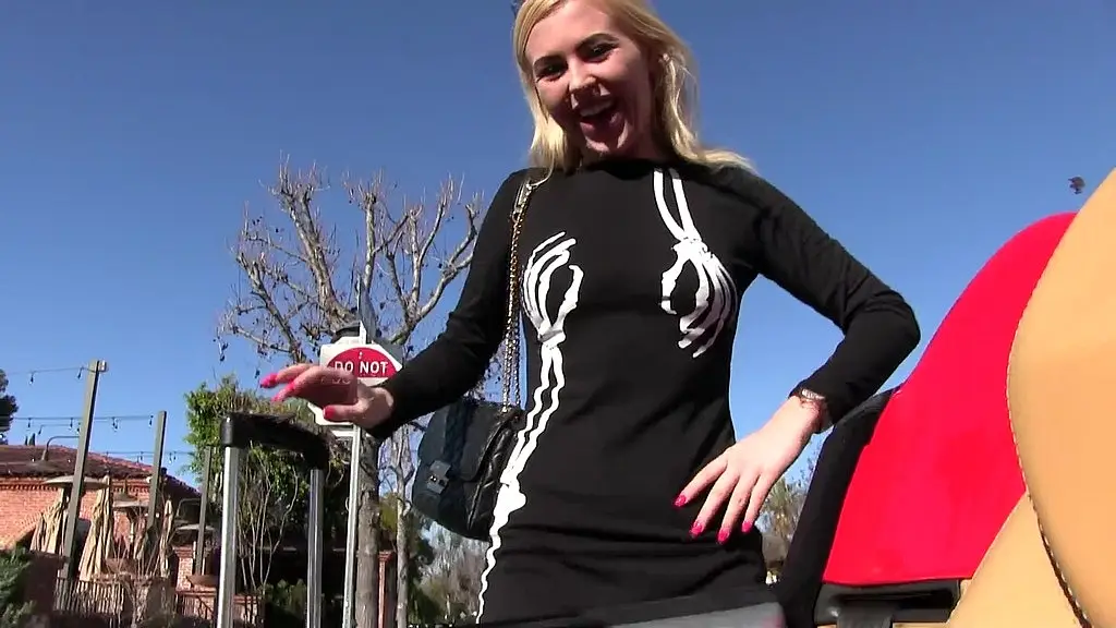 summer day takes anal from mike hunt