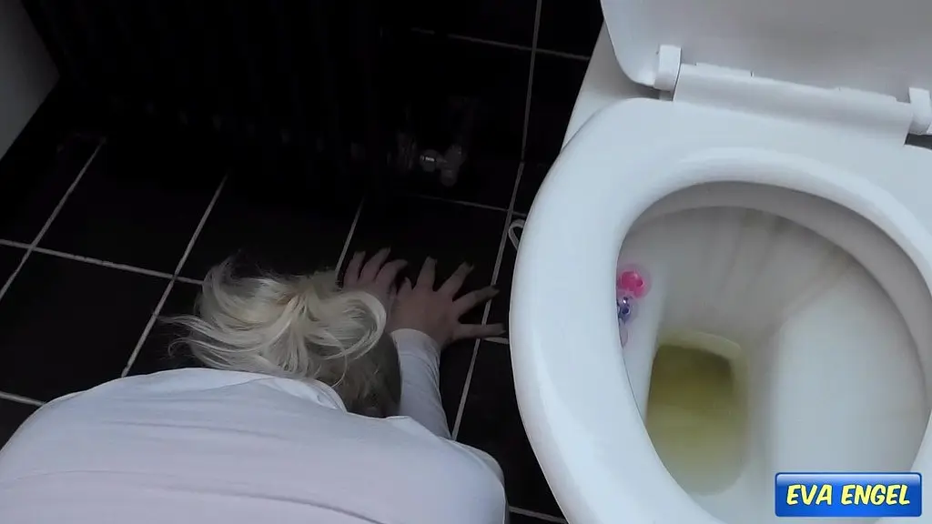 eva engel: pervy piss and fuck session with stepdad