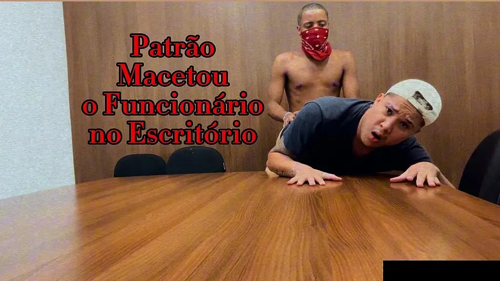 patrao macetou o funcionario no escritorio