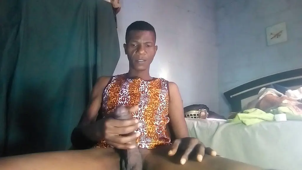 a zulu boy feel so horny masturbate in the room