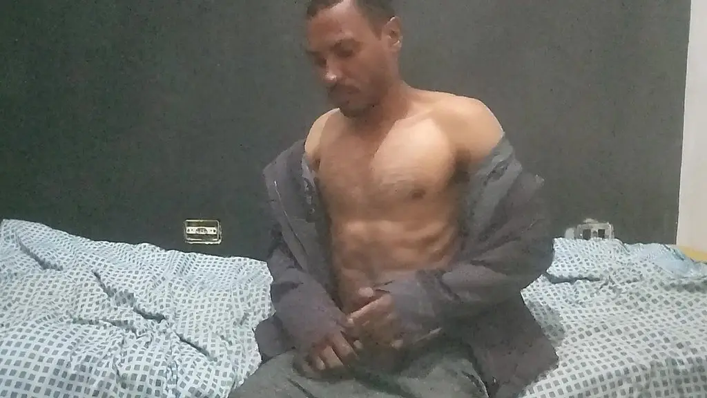 moreno e punheta no quarto