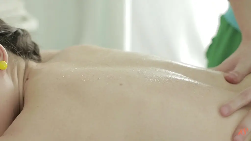skinny cutie gets screwed by her masseur