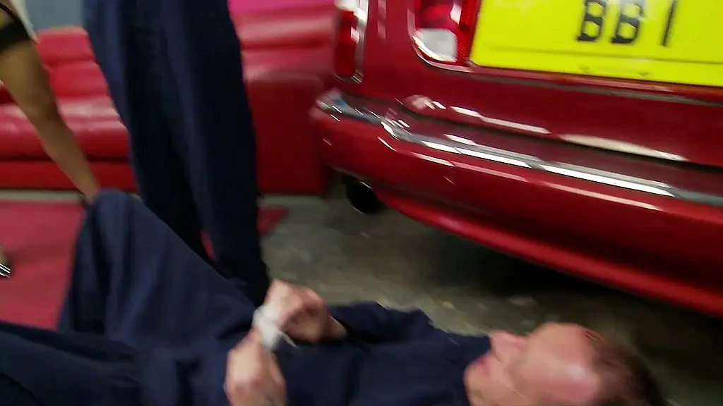 farrah fox pantyhose fuck with mechanic jig