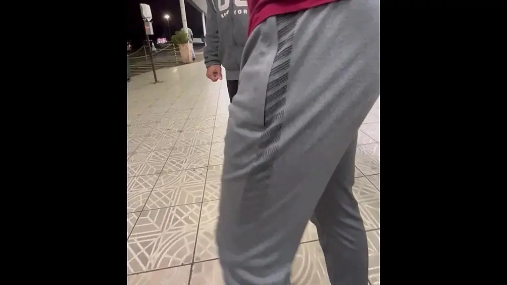andando sem cueca no super mercado