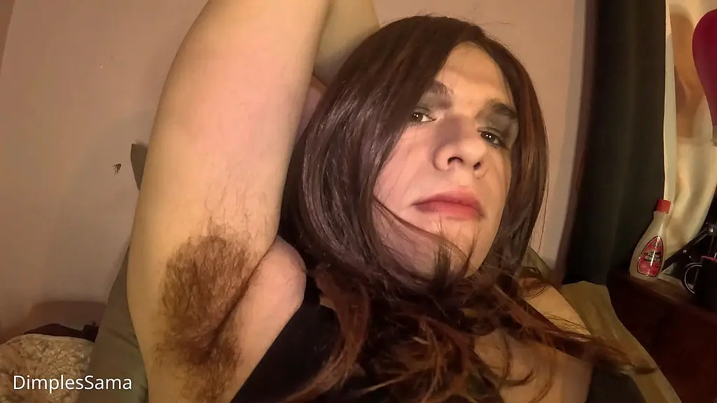 sniff my hairy armpits