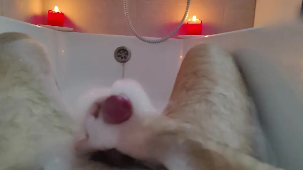 a bath full of foam — my unscripted solo night