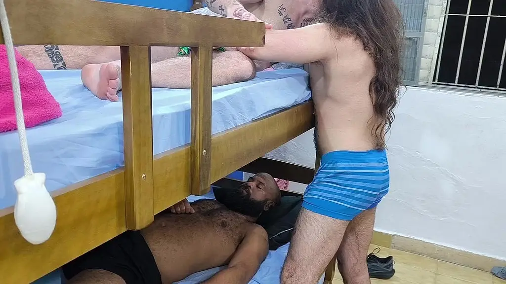 revezando o cu do ursao safado