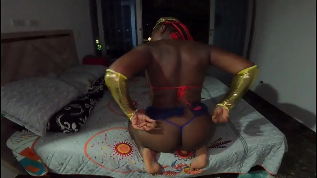 chat it up with a beautiful ebony wonder woman in my room on my bed made her suck my cock to stay for the night - mastermeat1