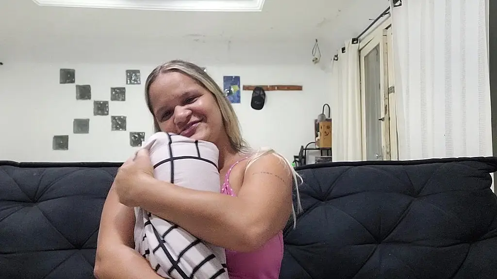 paty bumbum fode o travesseiro !!!! hifefilia