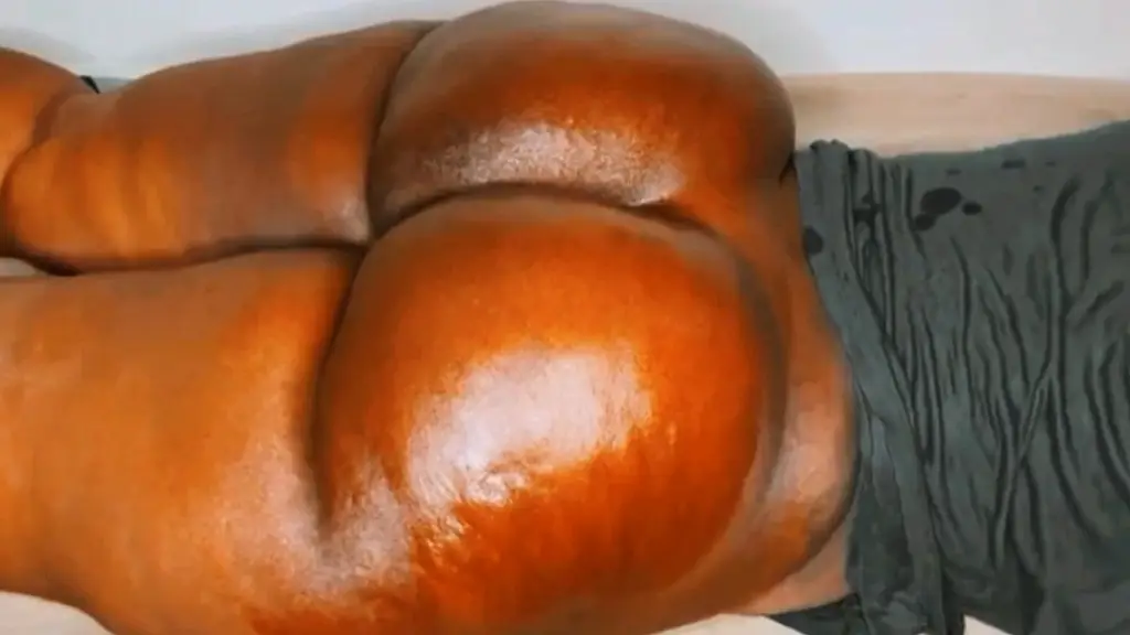 big ass oiled twerk