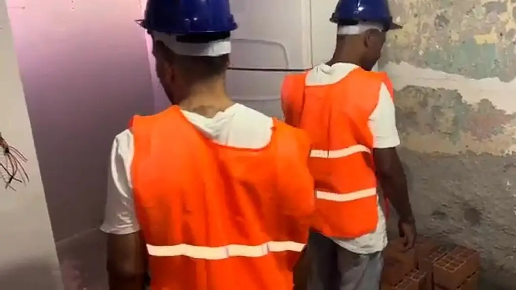 pedreiros fazendo sexo na obra
