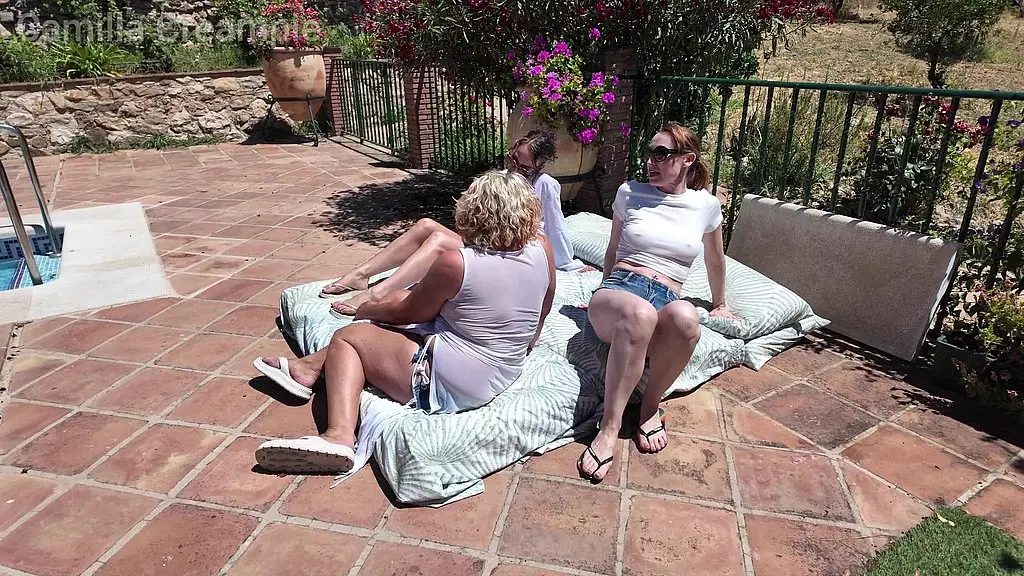 swimming pool wet t-shirt lesbians