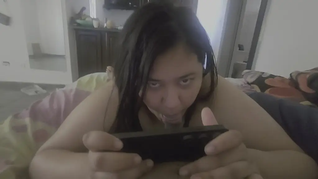 jugando videojuego.