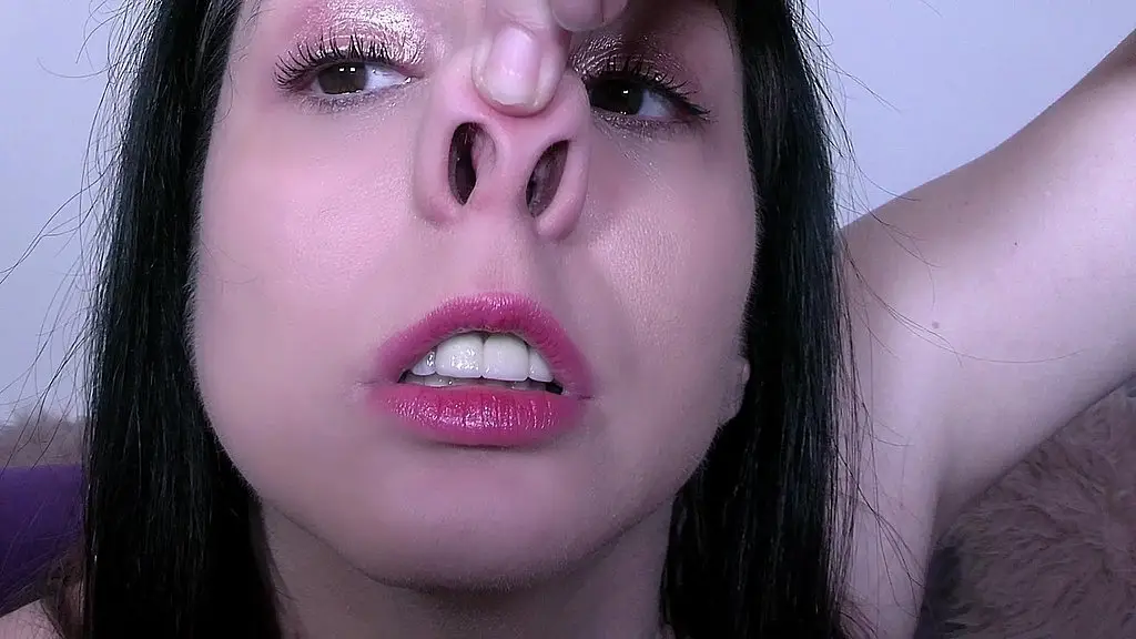 piggy nose pinching