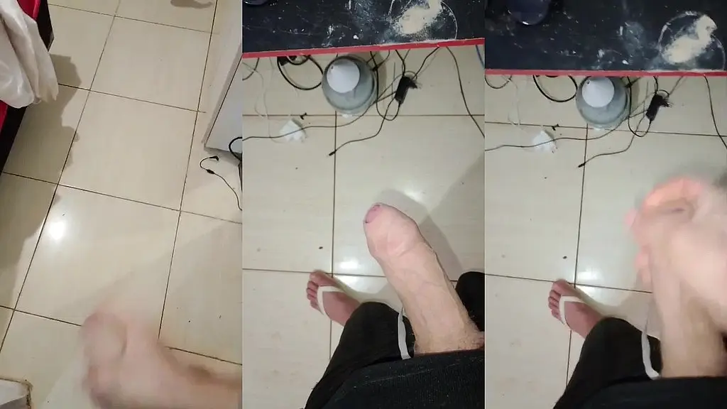 bateno punheta olhando a aninha no quarto sextoy