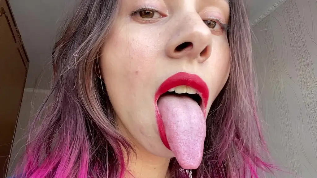 giantess red lips and really long tongue