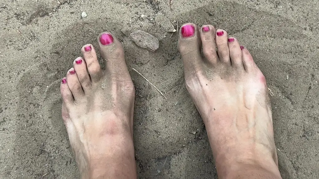 dirty feet in the garden