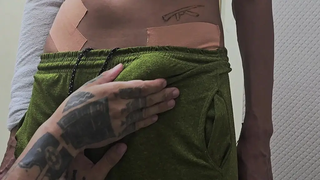 colega da academia veio fazer tatuagem e terminou me dando