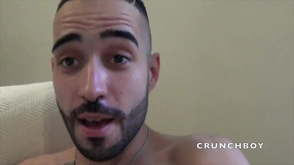 jeune gay fait son premier film porno bareback avec un mec tbm