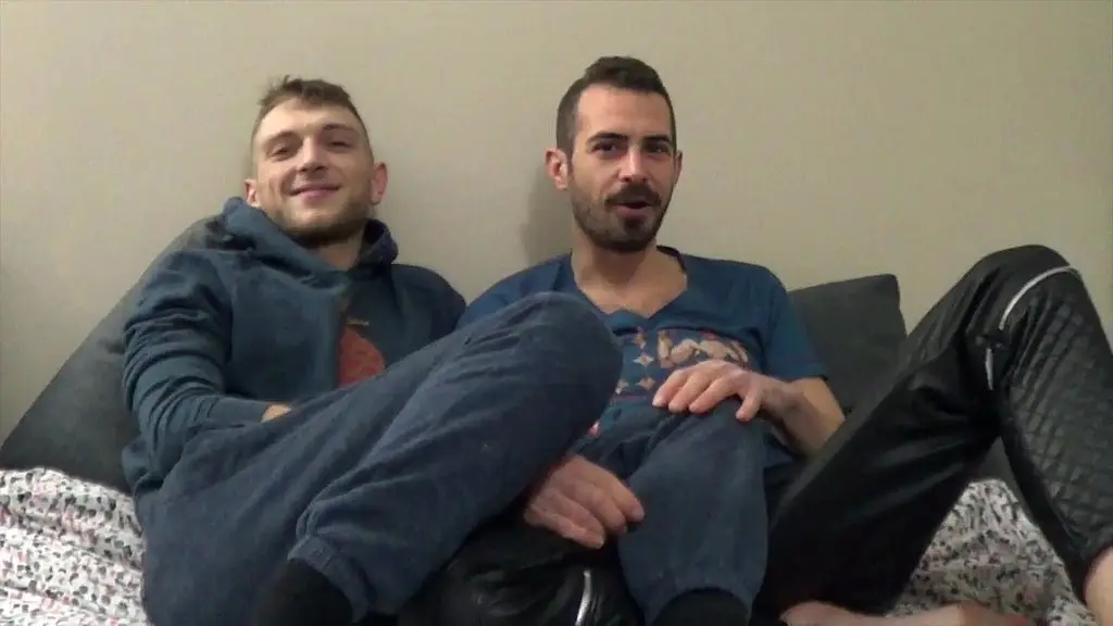 jeune gay fait son premier film porno bareback avec un mec tbm