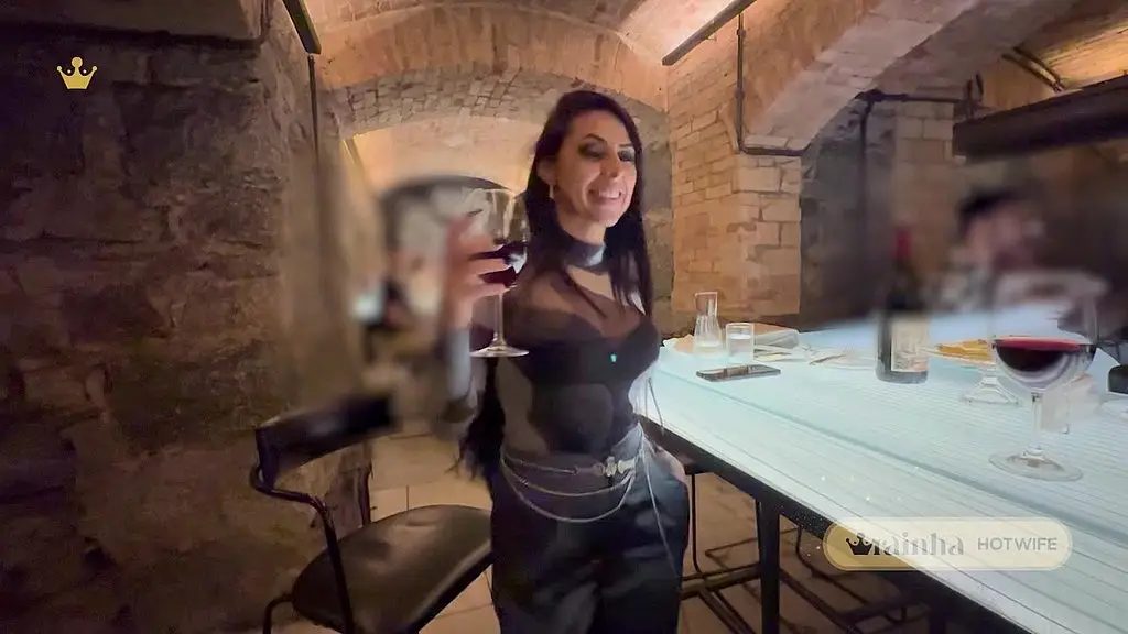 rainha hotwife em uma noite maravilhosa com o gostoso do junior cuckold! drink no barzinho antes de ir pro motel foder a noite inteira!