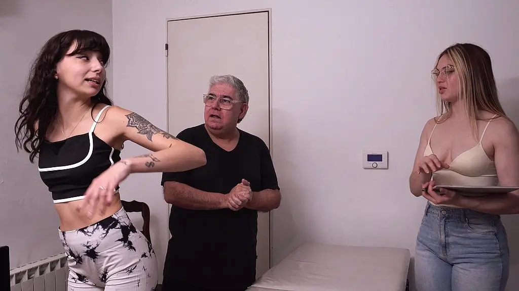phony masseur turns out to be an electrician and screws her on the massage table.