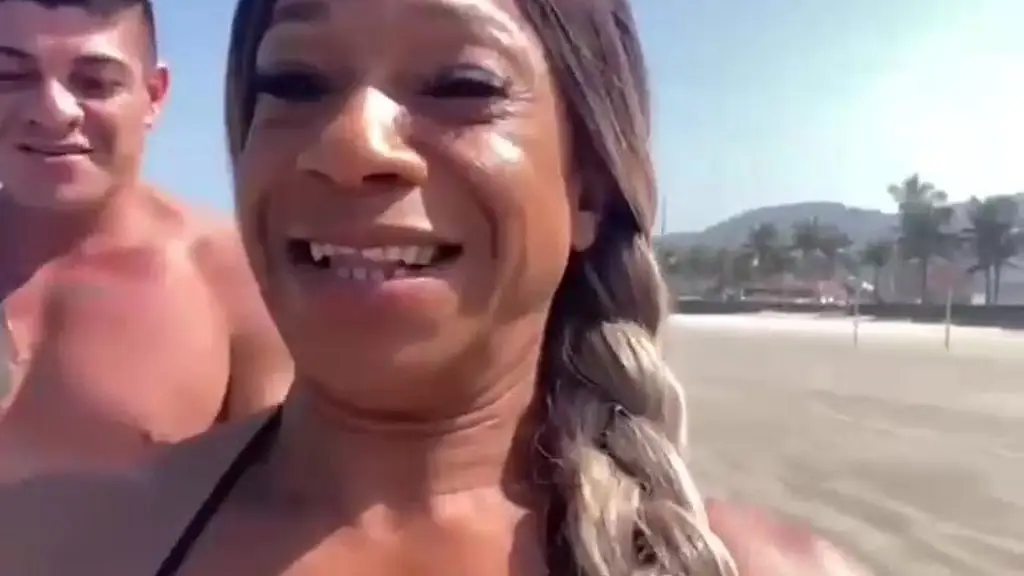 uma brincadeira na praia com camaleaofitt  