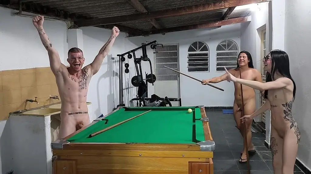 jogando bilhar na mansao peladas muita putaria