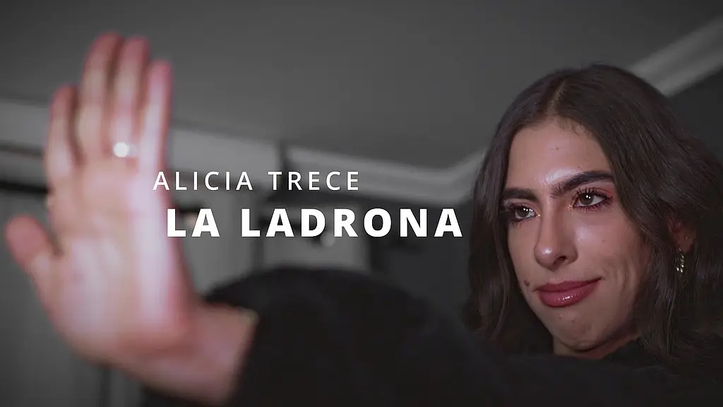 el robo de la esmeralda // se follan a la ladrona alicia trece sobre las escaleras