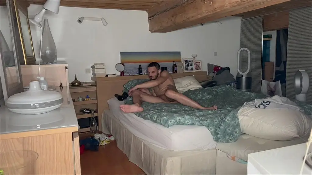 kevin aime les mecs actifs barbus et poilus
