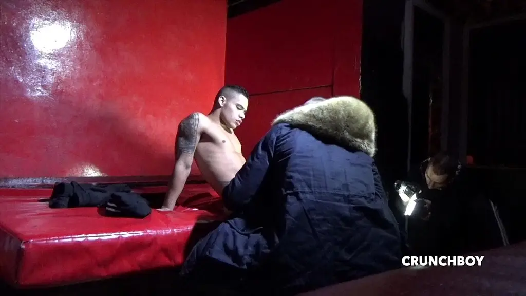 jeune latino baise par son pote