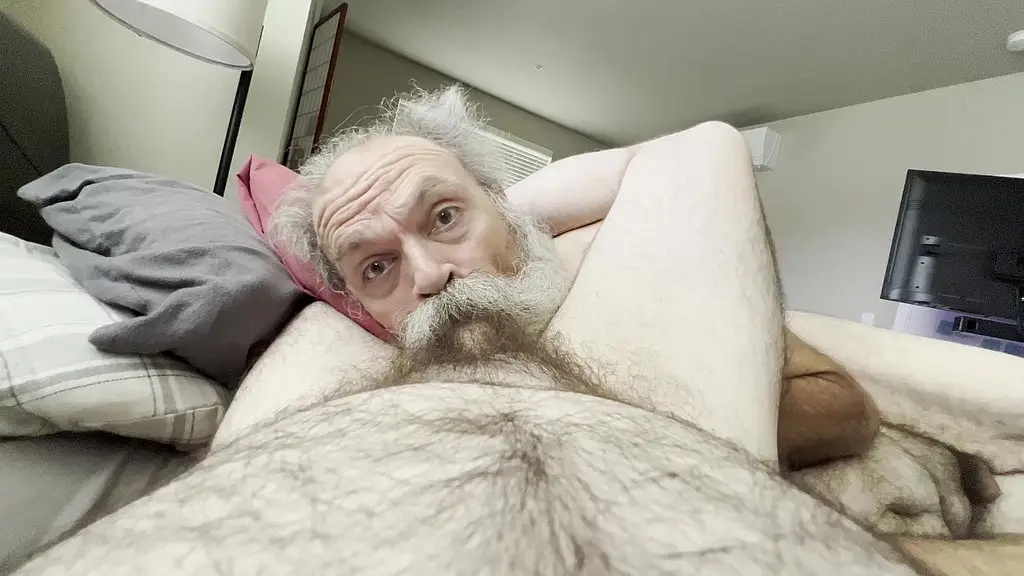 old hairy daddy bear worships cub cock