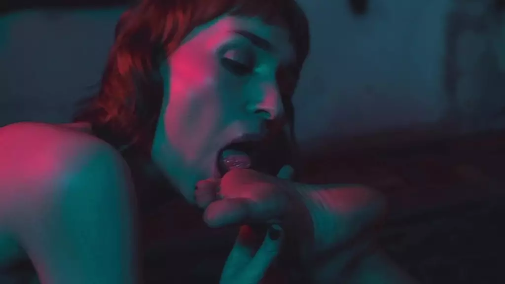 Латинские лесбиянки облизывают ноги #2