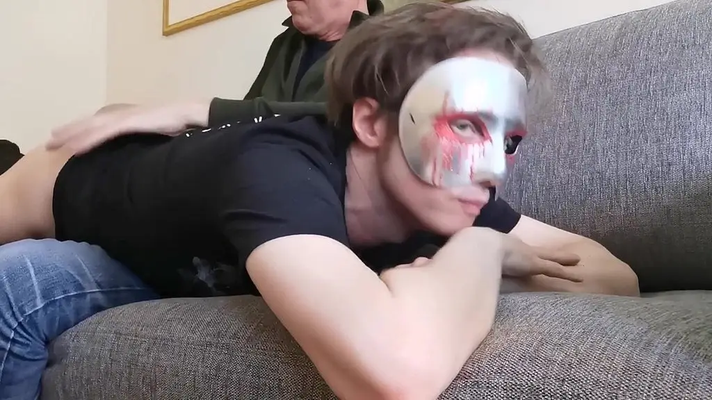 amateurboy gets his first caning - full facecam rec incl bloopers